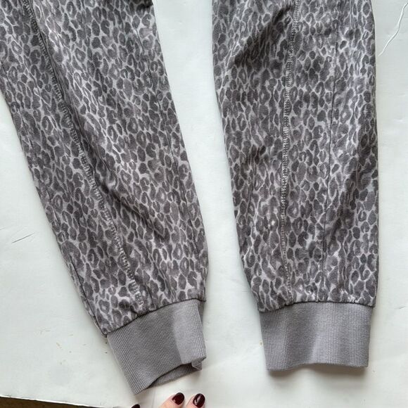 Anthropologie Saturday Sunday Gray Leopard Print Loungewear Pants Women's Size S - Picture 6 of 13